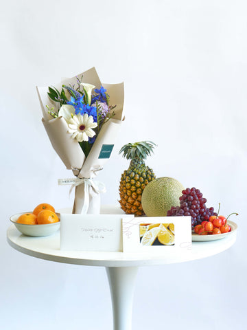 蝶結び フルーツギフトカードと季節の花束 S ブルーのセット