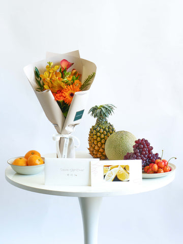 蝶結び フルーツギフトカードと季節の花束 S オレンジのセット