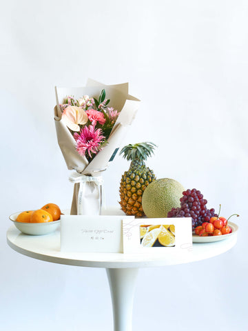 蝶結び フルーツギフトカードと季節の花束 S ピンクのセット