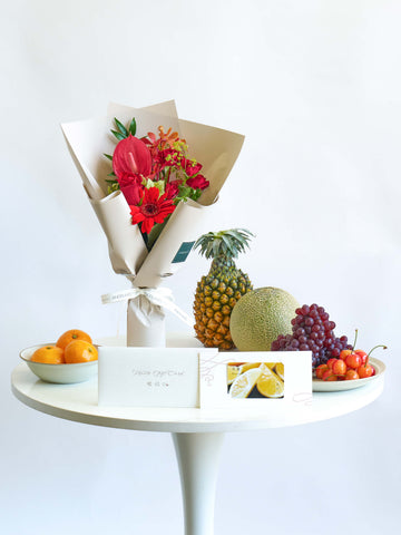 蝶結び フルーツギフトカードと季節の花束 S レッドのセット