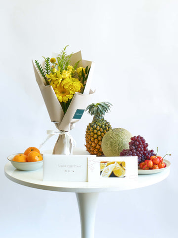 蝶結び フルーツギフトカードと季節の花束 S イエローのセット