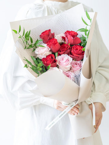 バラの花束 12本 - レッド＆ピンク -