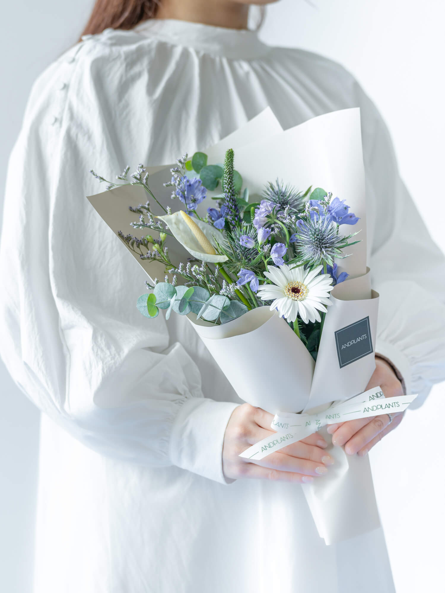 【誕生日ギフト】 フローリストにおまかせ 季節の花束 S - ブルー -