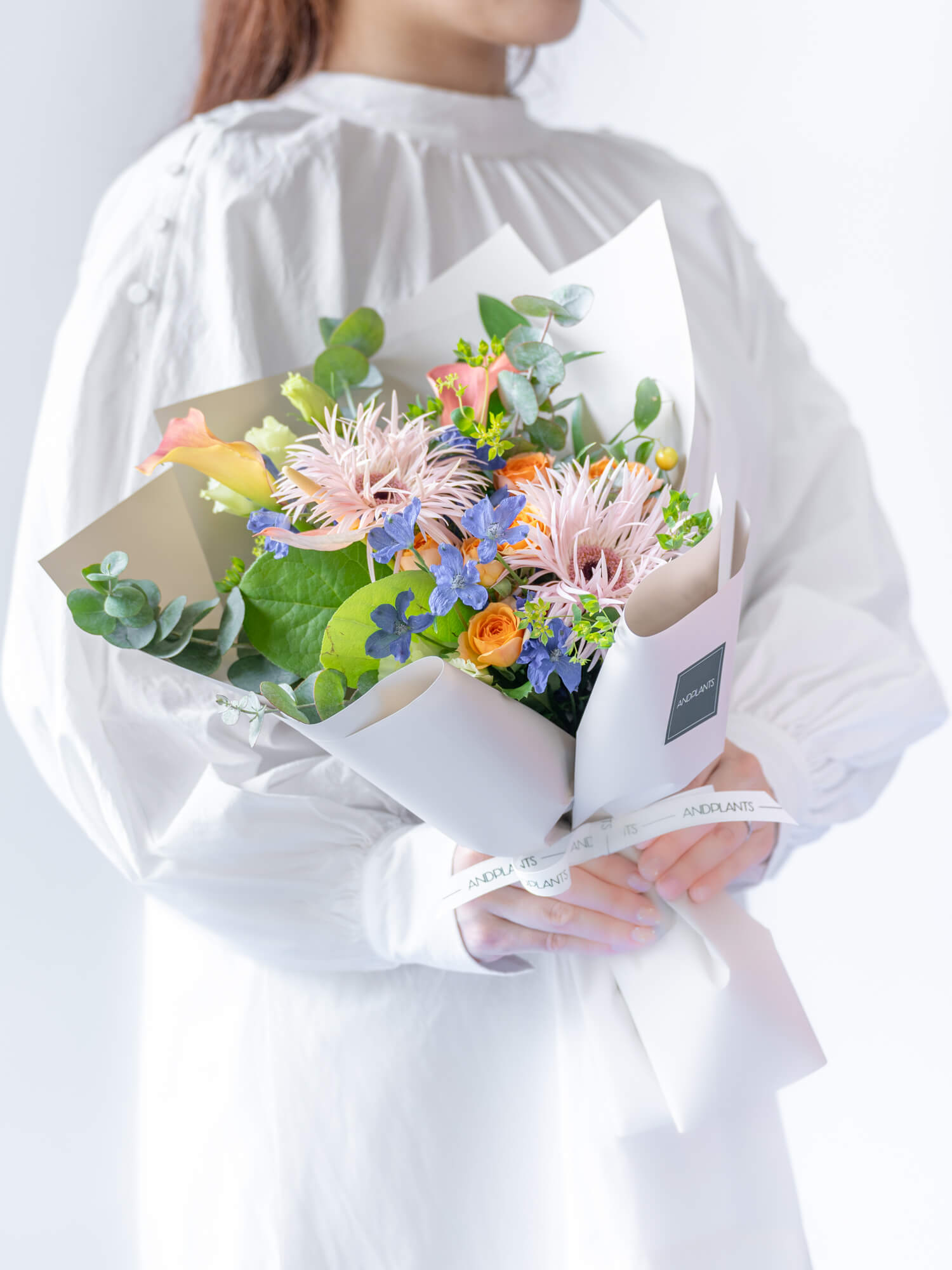 【誕生日ギフト】 フローリストにおまかせ 季節の花束 M - ミックス -