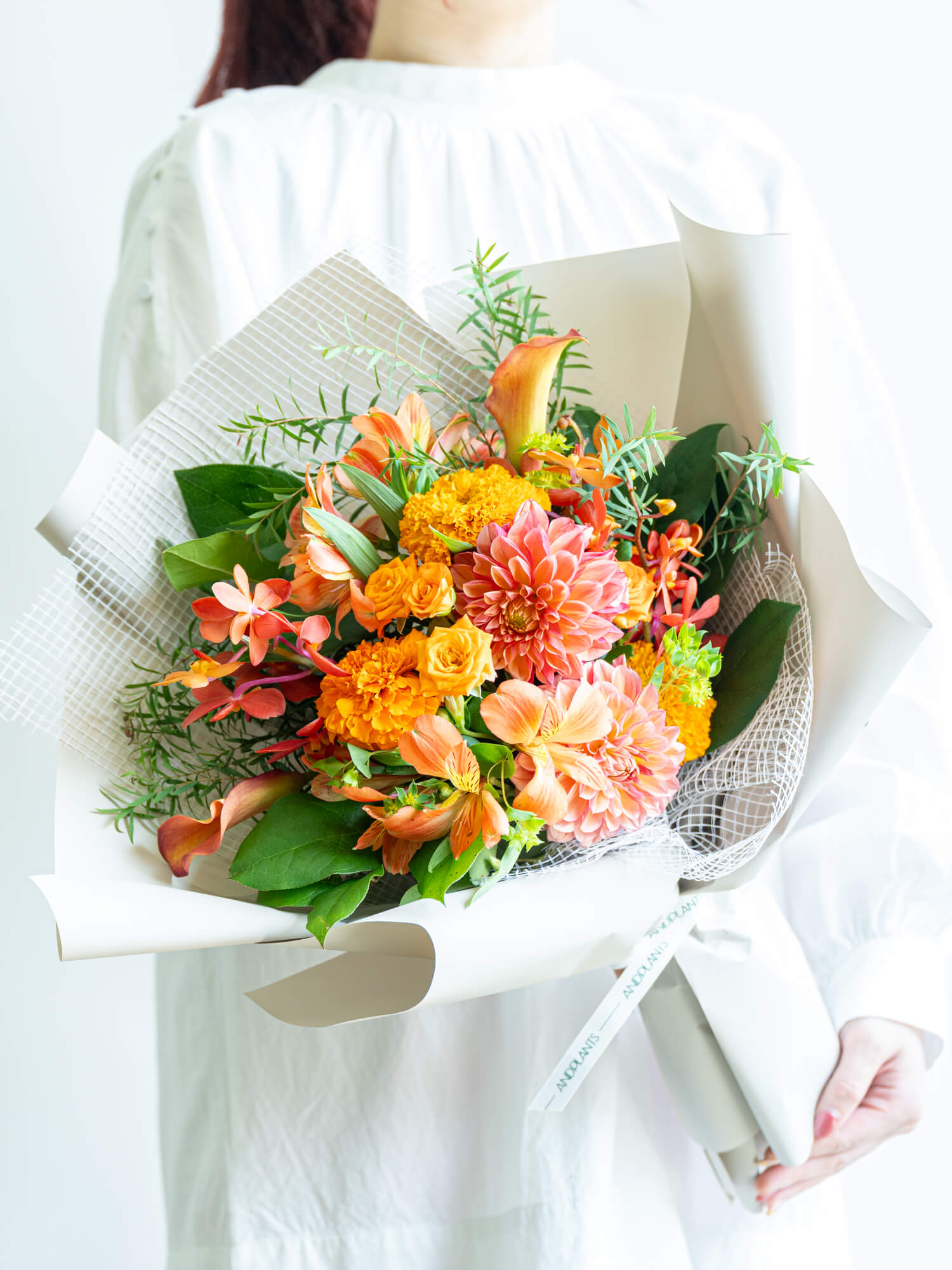 フローリストにおまかせ 季節の花束 L - オレンジ -