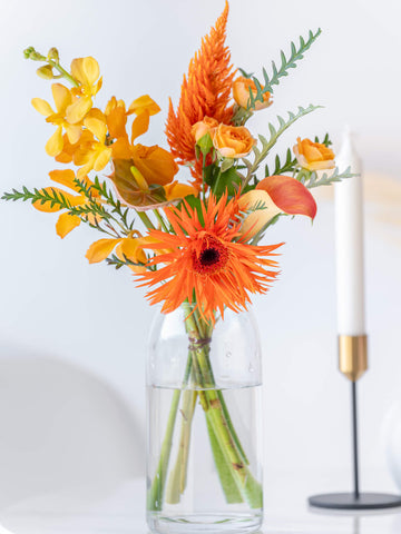 【誕生日ギフト】 フローリストにおまかせ 季節の花束 S - オレンジ -