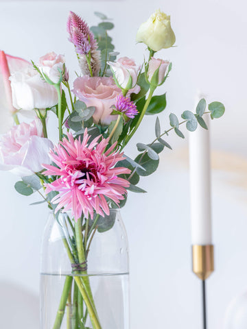 【誕生日ギフト】 フローリストにおまかせ 季節の花束 S - ピンク -