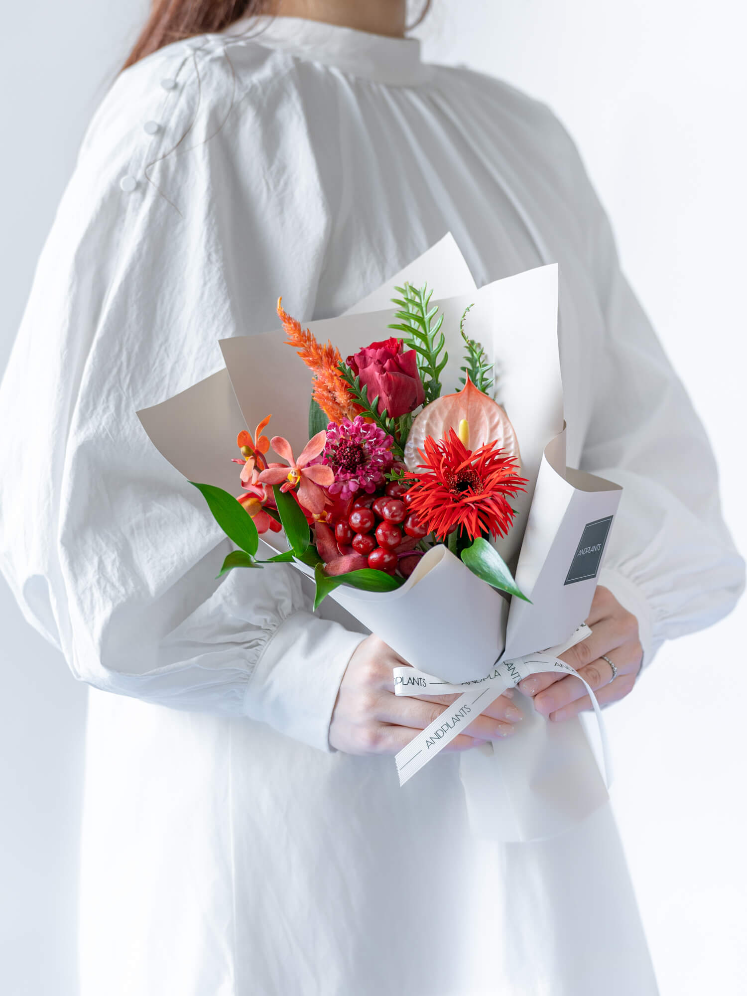 フローリストにおまかせ 季節の花束 S - レッド -