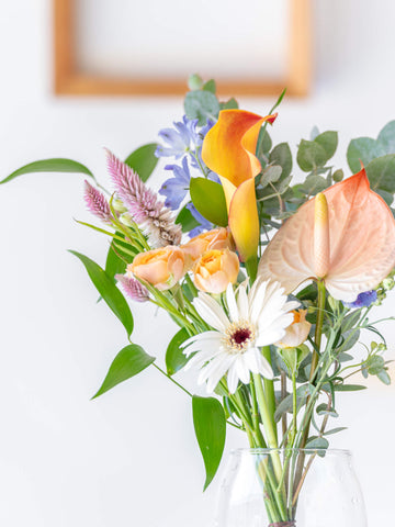 【誕生日ギフト】 フローリストにおまかせ 季節の花束 S - ミックス -