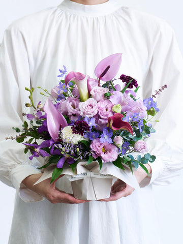 季節のおまかせ生花アレンジ M - パープル -