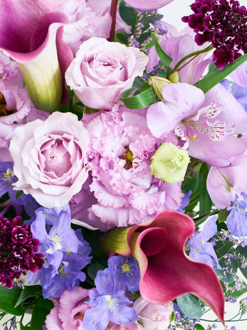 季節のおまかせ生花アレンジ M - パープル -