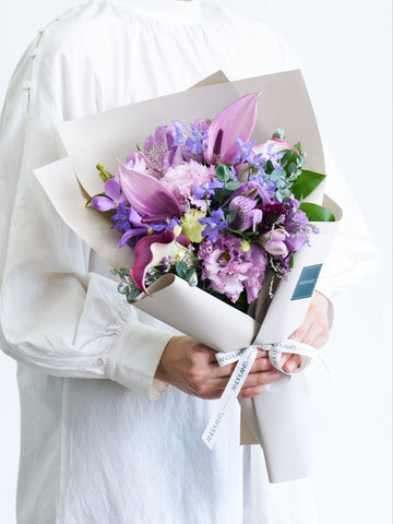 フローリストにおまかせ 季節の花束 M - パープル -