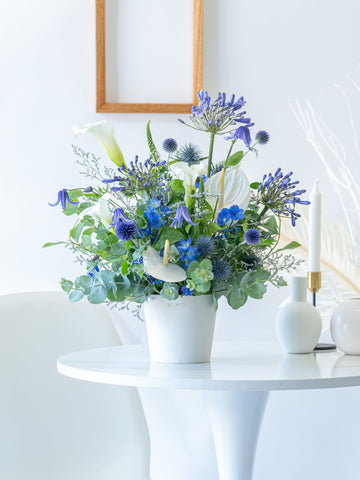 【誕生日ギフト】季節のおまかせ生花アレンジ L - ブルー -