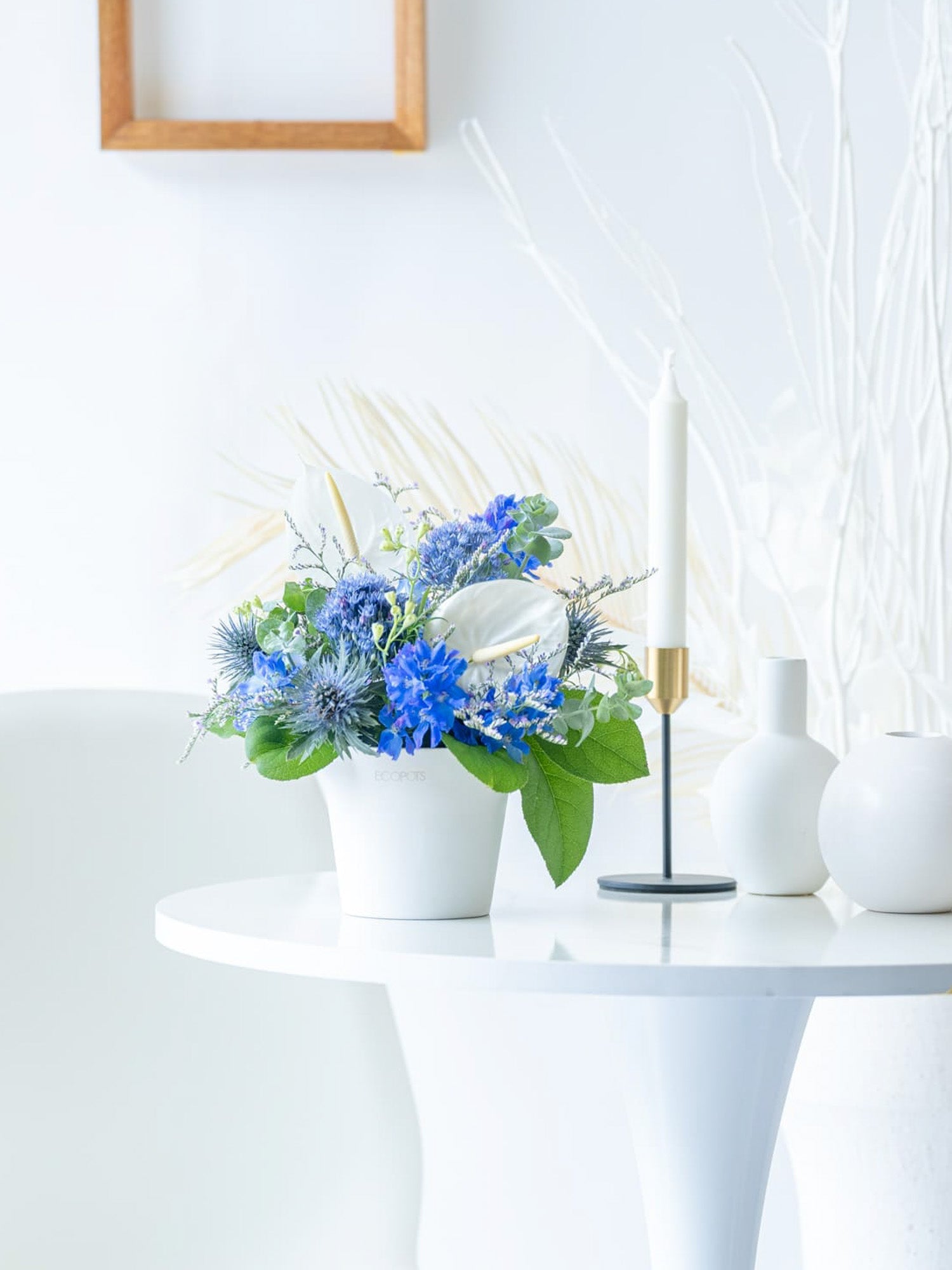 【誕生日ギフト】季節のおまかせ生花アレンジ S - ブルー -