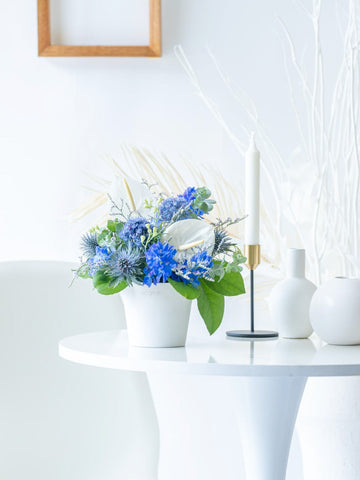 【誕生日ギフト】季節のおまかせ生花アレンジ S - ブルー -