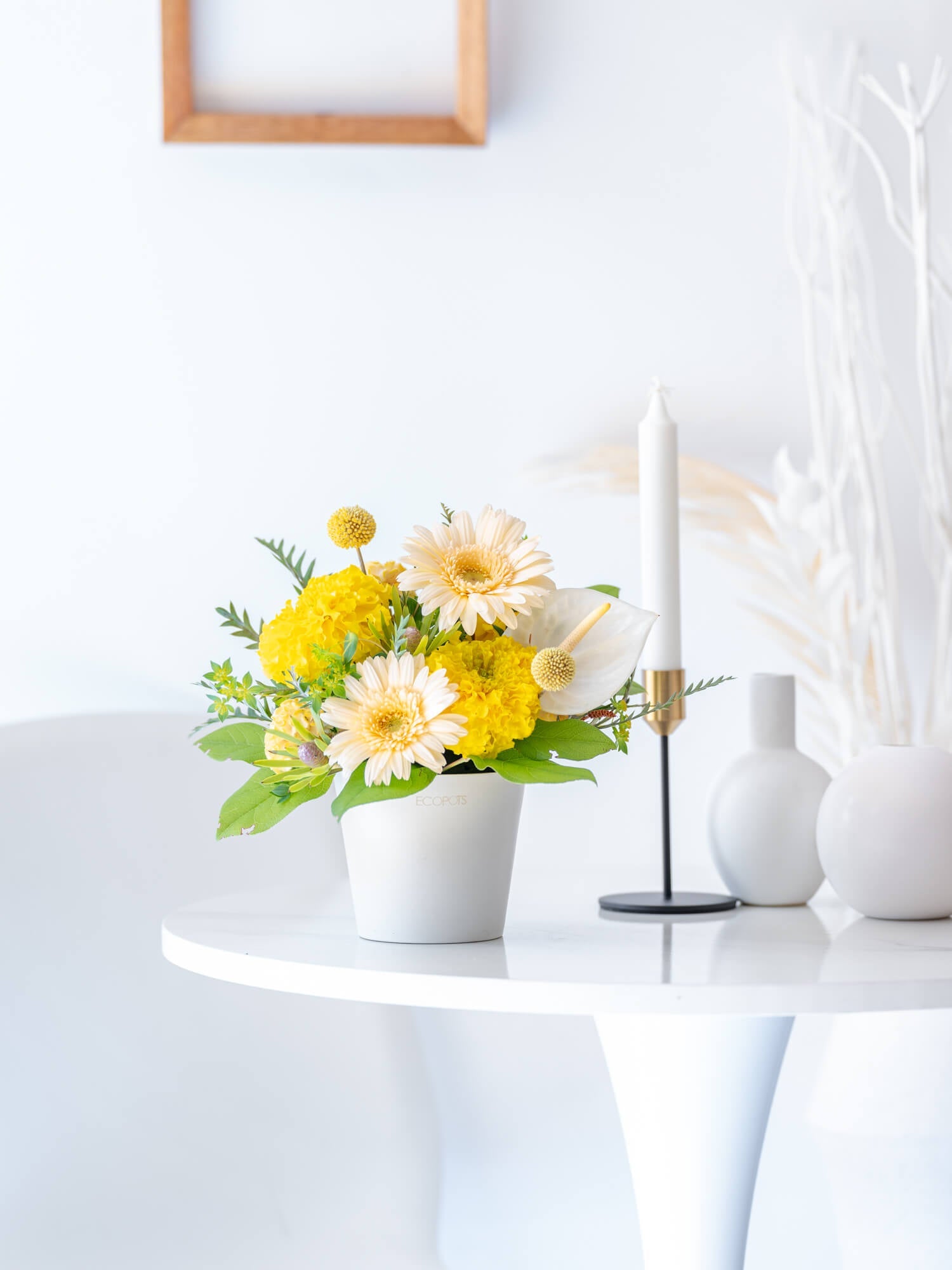 【誕生日ギフト】季節のおまかせ生花アレンジ S - イエロー -