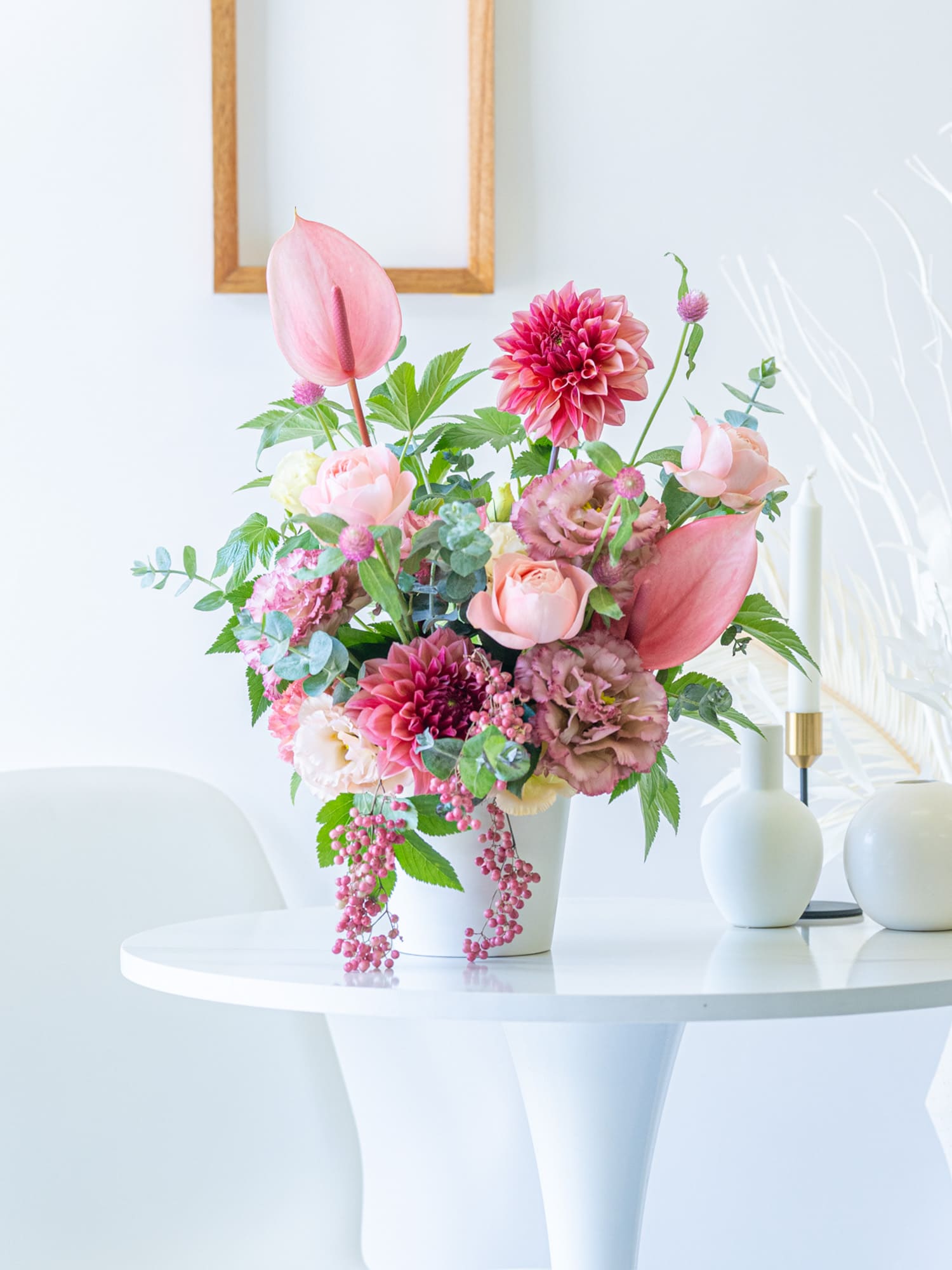 【誕生日ギフト】季節のおまかせ生花アレンジ L - ピンク -