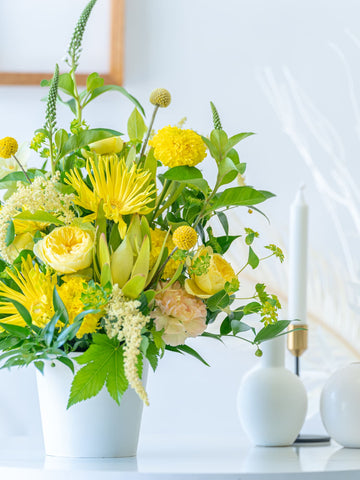 【誕生日ギフト】季節のおまかせ生花アレンジ L - イエロー -