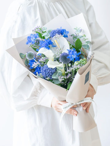 フローリストにおまかせ 季節の花束 M - ブルー -
