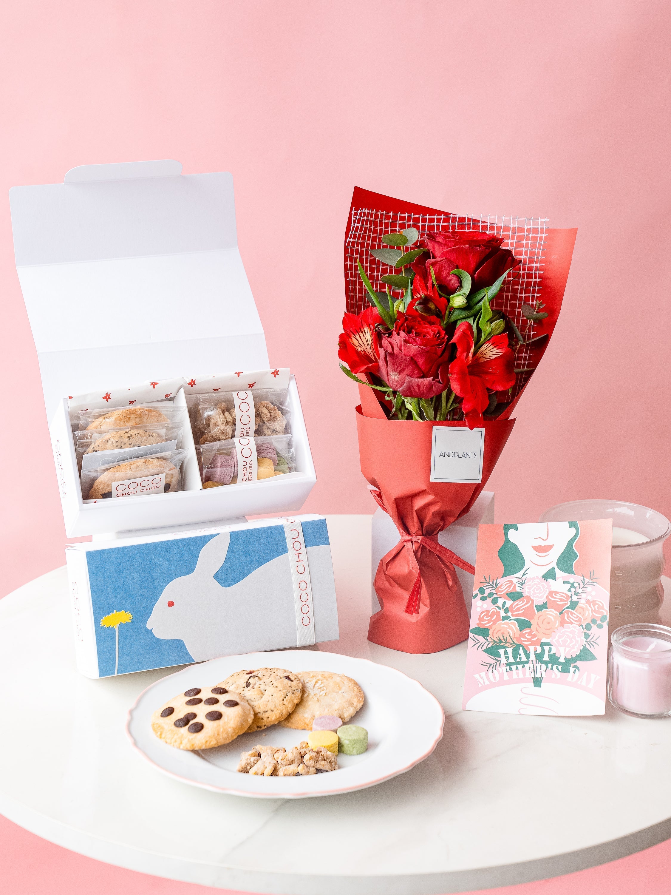 【母の日】CocoChouChou「やさしい焼き菓子 詰め合わせ」とバラの2輪ブーケのセット