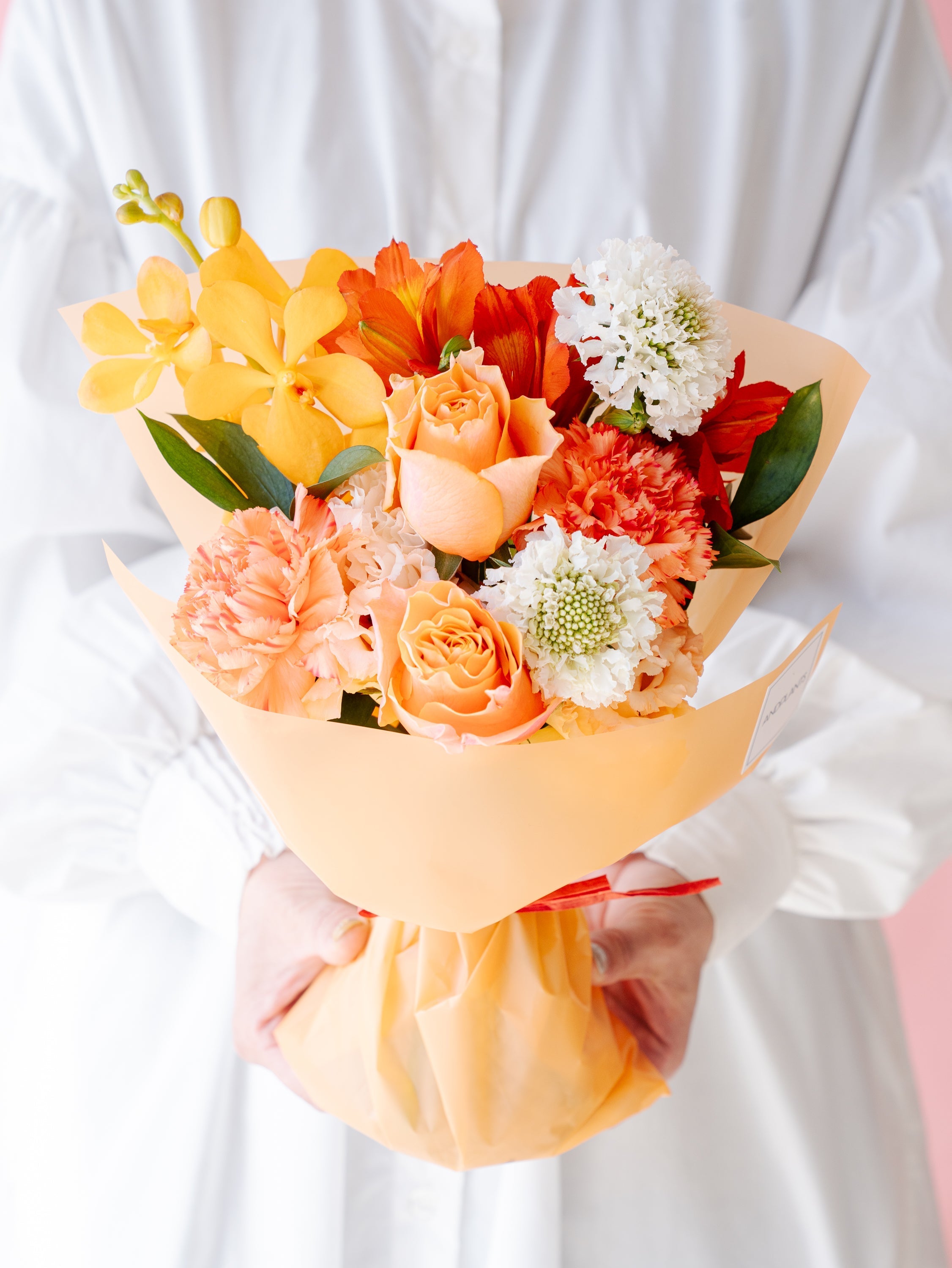 【母の日】そのまま飾れる花束 - オレンジ -