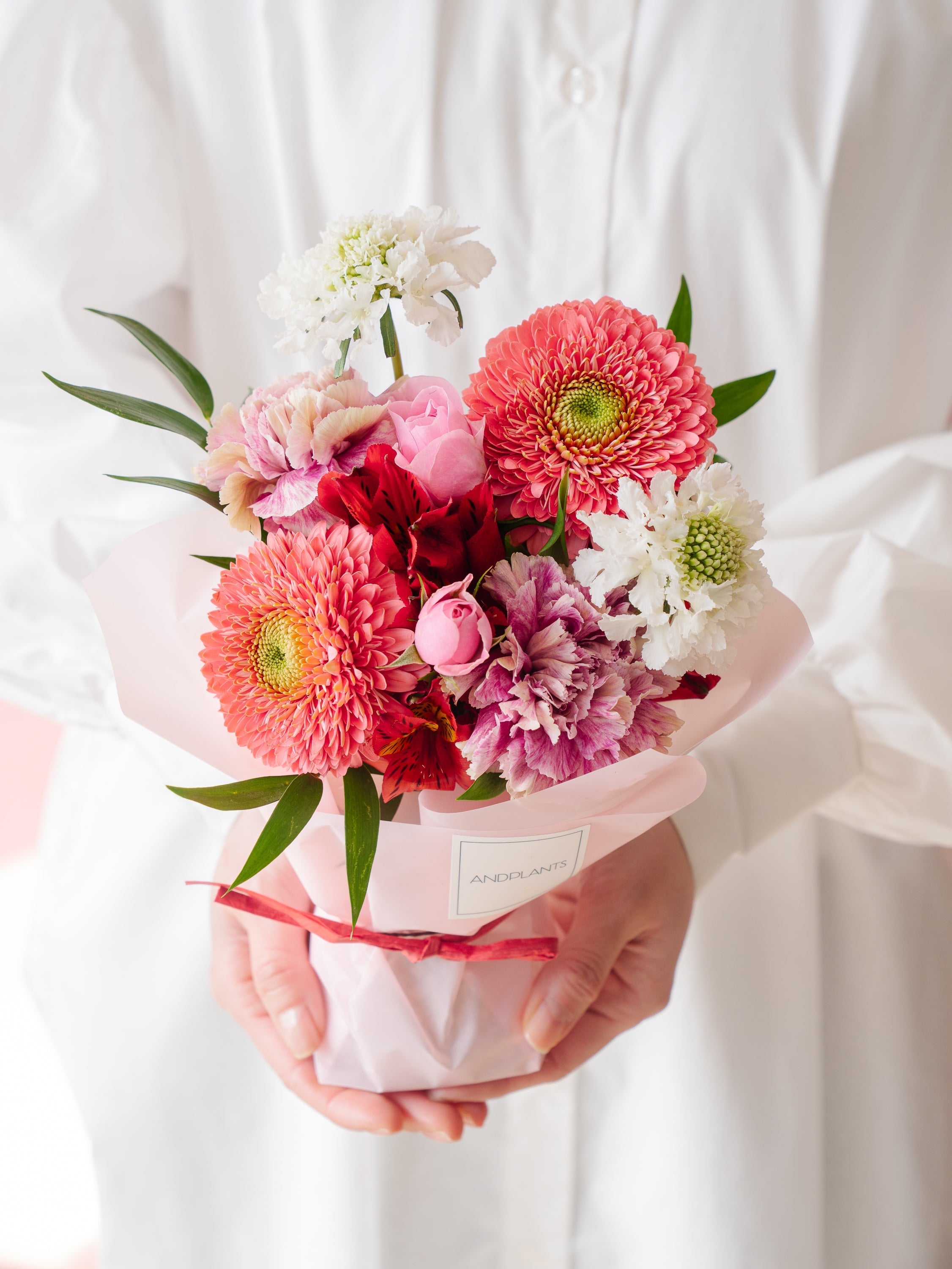 【母の日】そのまま飾れる花束 - ピンク&レッド -