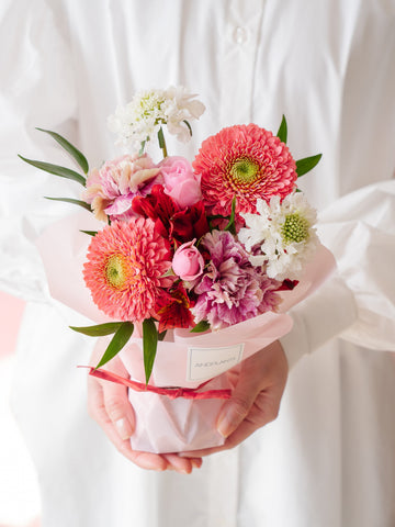 【母の日】そのまま飾れる花束 - ピンク&レッド -