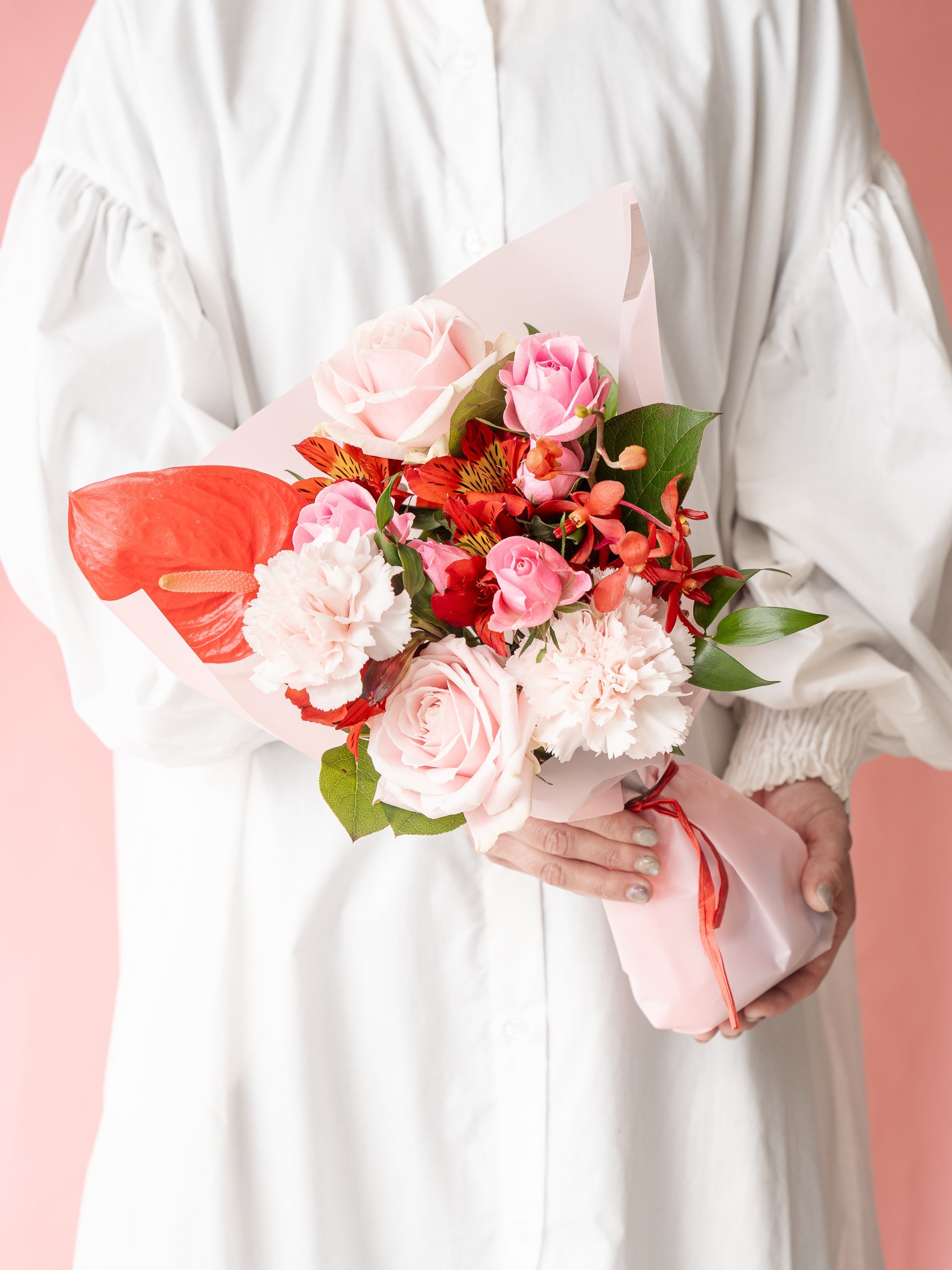 【母の日】バラとカーネーションの花束 - ピンク＆レッド -