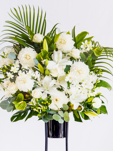 【ボリュームアップ】季節のおまかせスタンド花 1段 - グリーン -