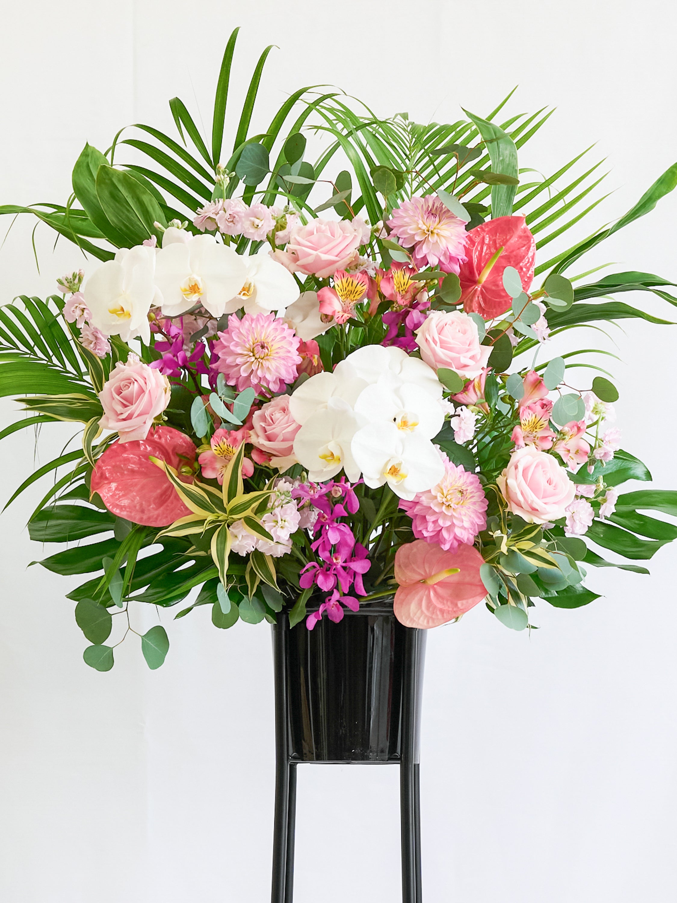 季節のおまかせスタンド花 1段 / 胡蝶蘭入り - ピンク -