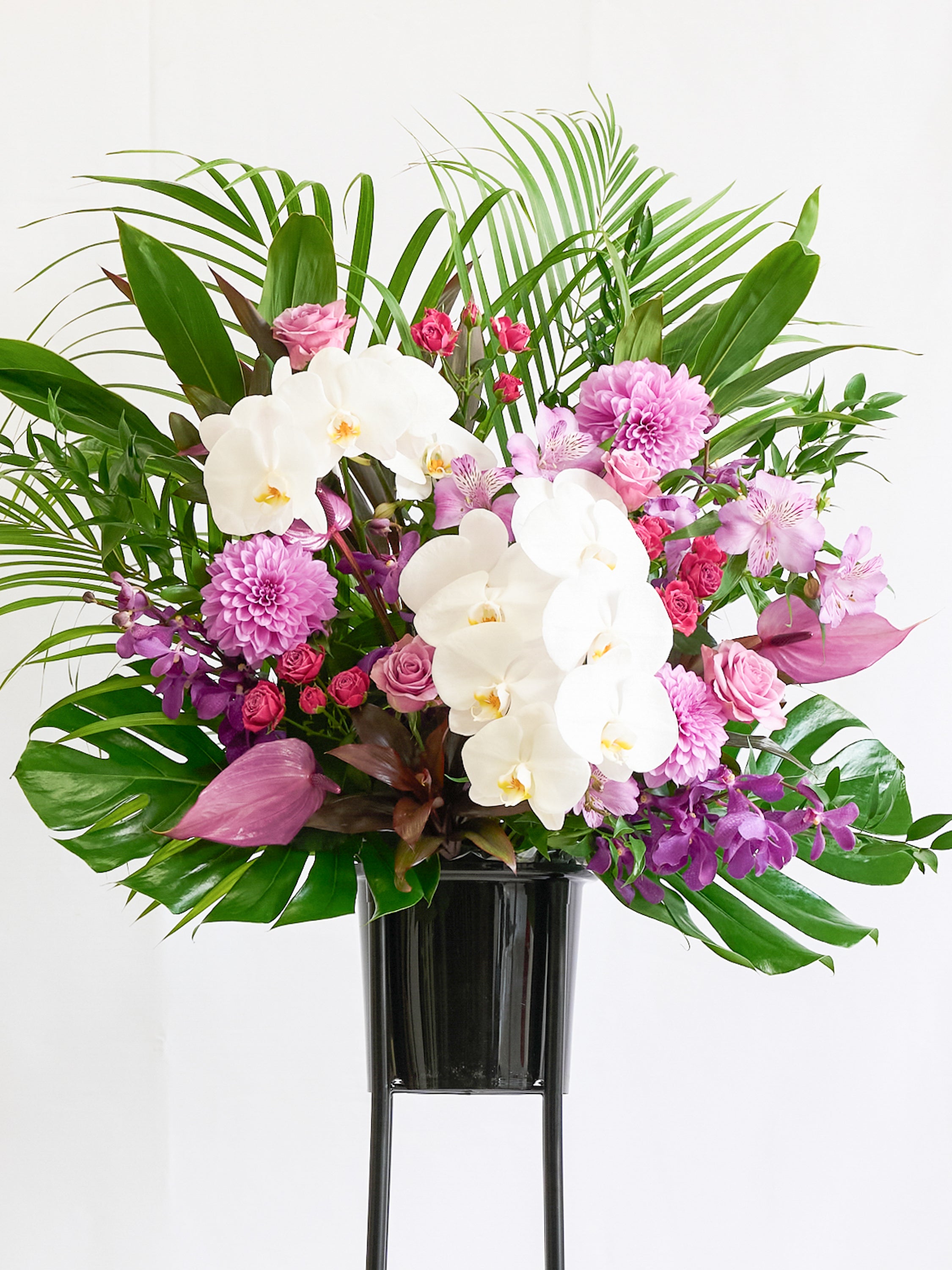 季節のおまかせスタンド花 1段 / 胡蝶蘭入り - パープル -