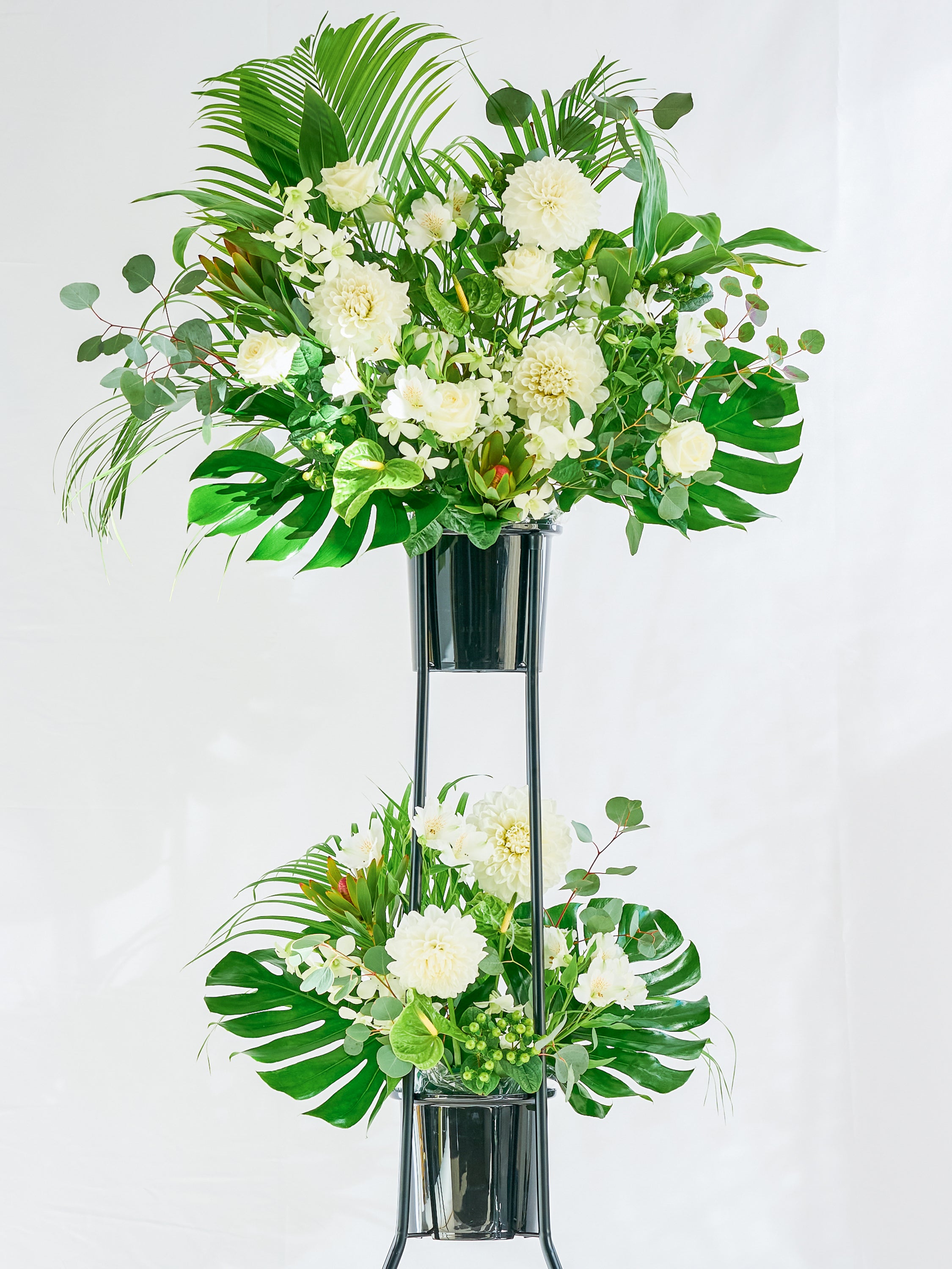 季節のおまかせスタンド花 2段 - グリーン -