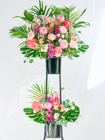 季節のおまかせスタンド花 2段 - ピンク -