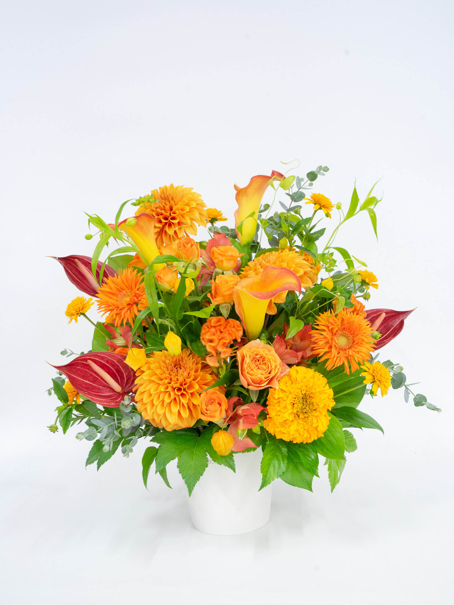 季節のおまかせ生花アレンジ L - オレンジ -