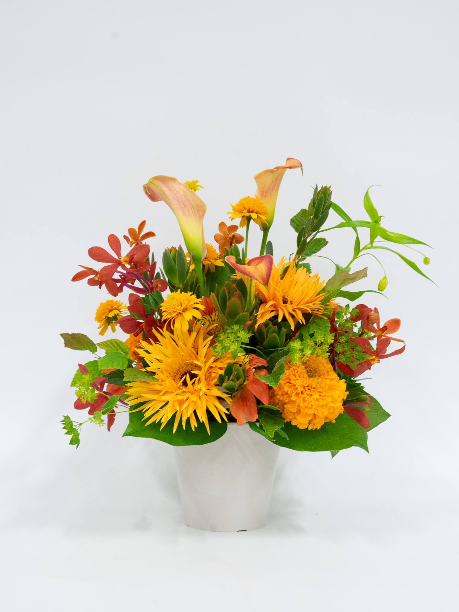 季節のおまかせ生花アレンジ M - オレンジ -