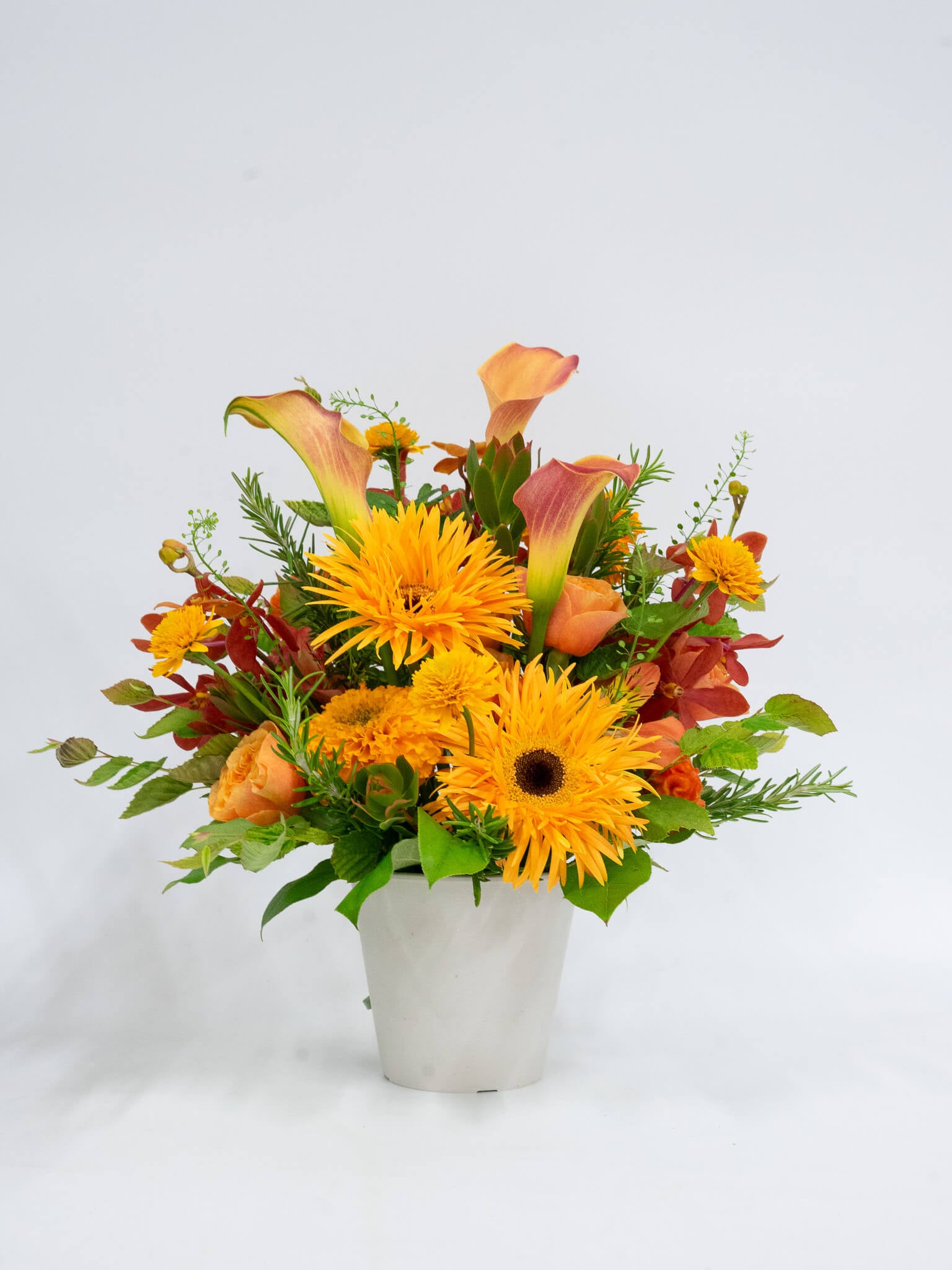 季節のおまかせ生花アレンジ M - オレンジ -