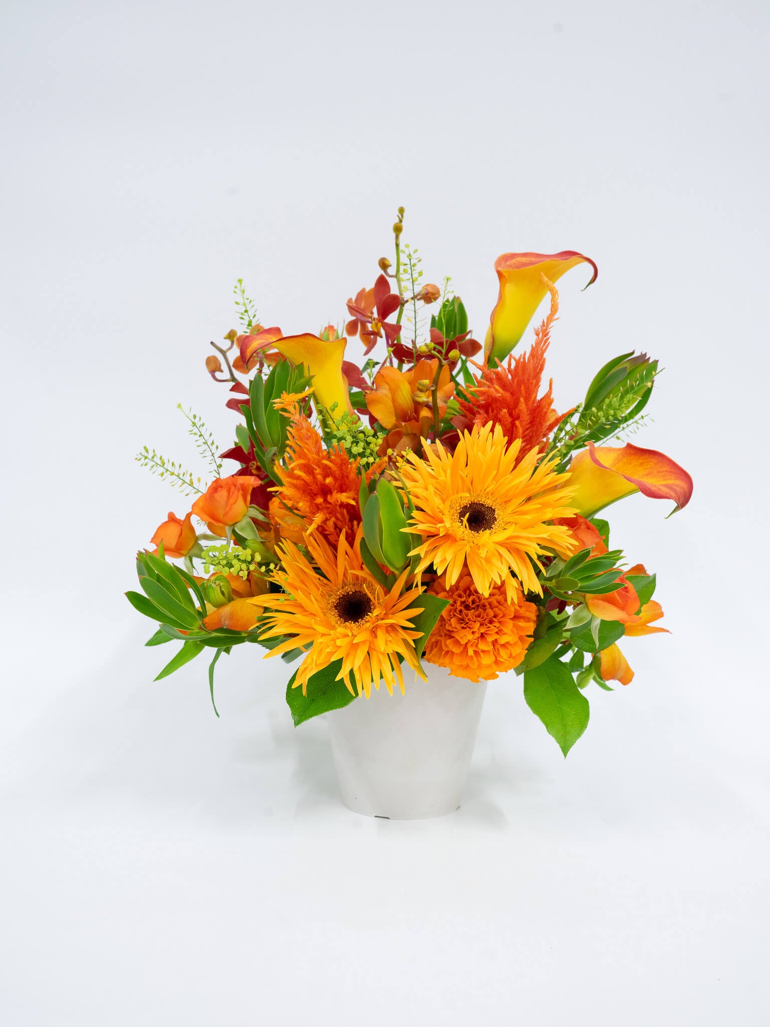 季節のおまかせ生花アレンジ M - オレンジ -