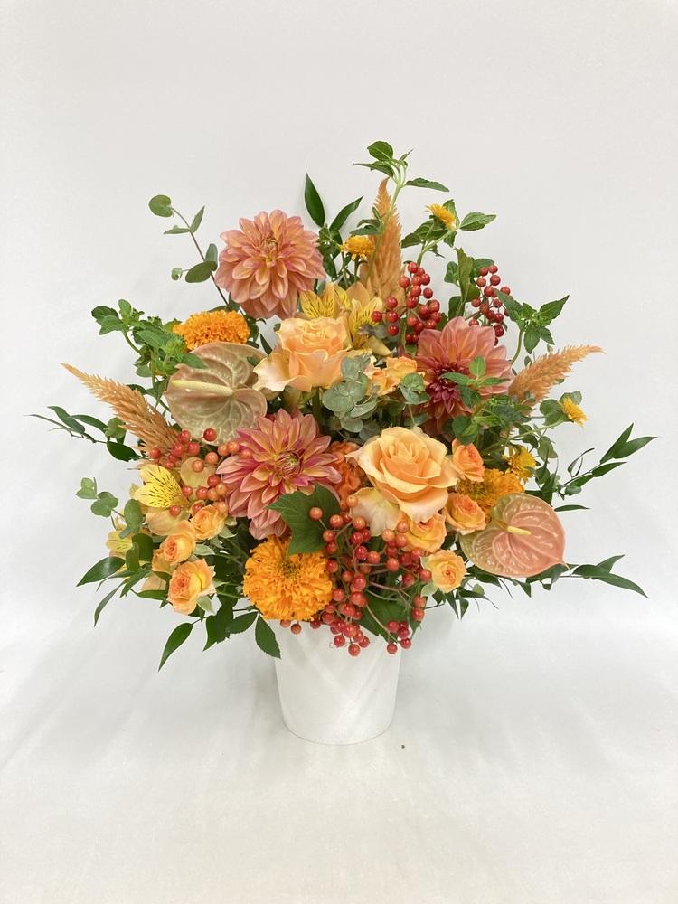 季節のおまかせ生花アレンジ L - オレンジ -