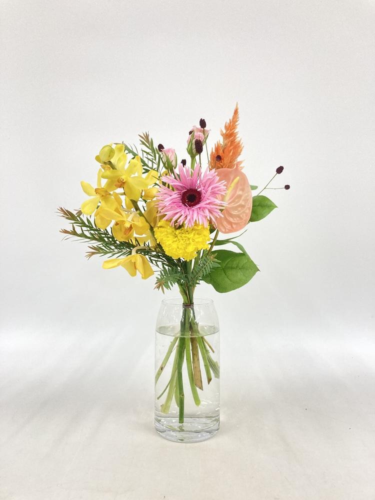 フローリストにおまかせ 季節の花束 S - ミックス -