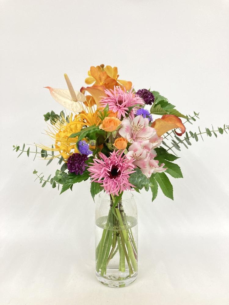 フローリストにおまかせ 季節の花束 M - ミックス -