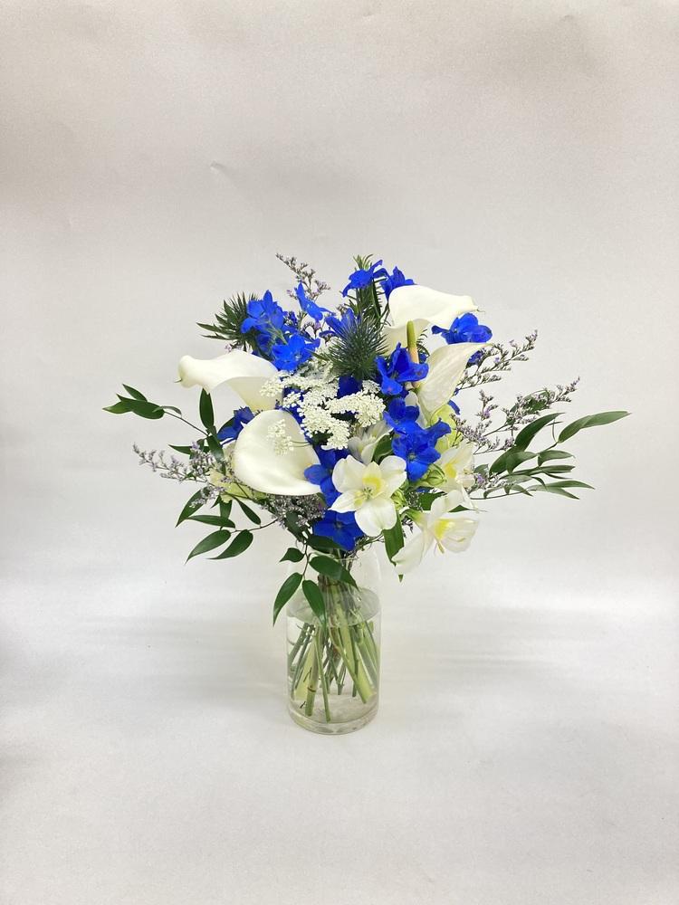 フローリストにおまかせ 季節の花束 M - ブルー -