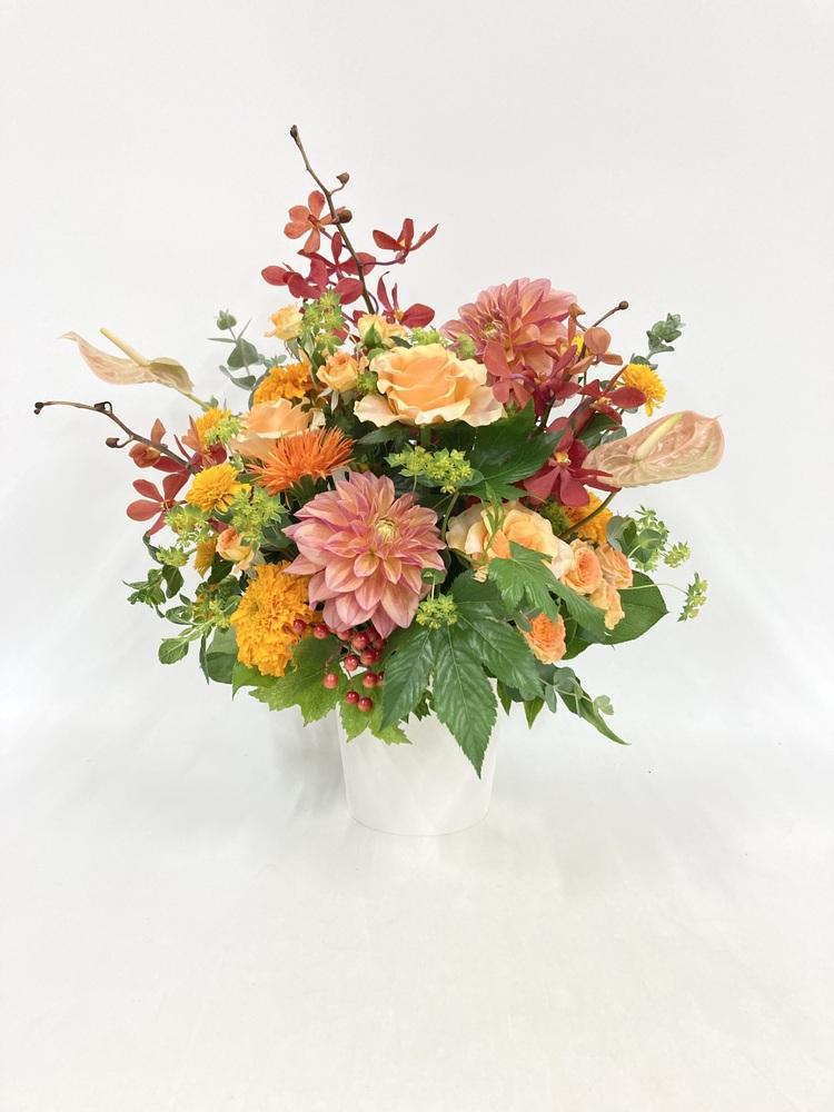 季節のおまかせ生花アレンジ L - オレンジ -