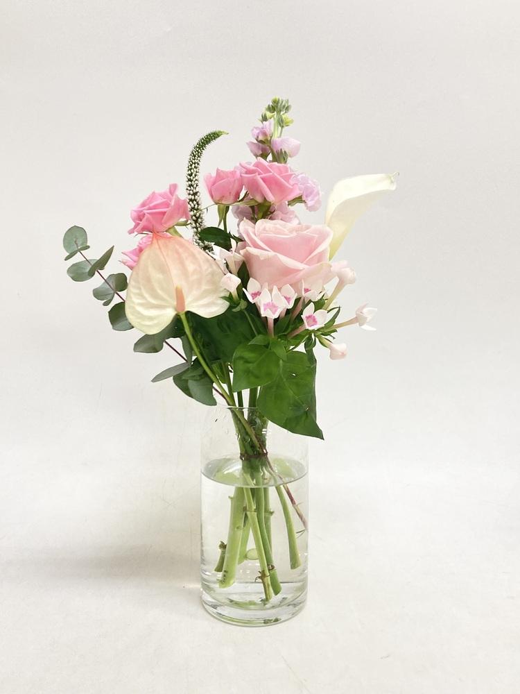 フローリストにおまかせ 季節の花束 S - ピンク -