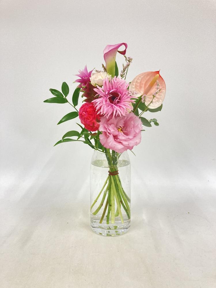フローリストにおまかせ 季節の花束 S - ピンク -