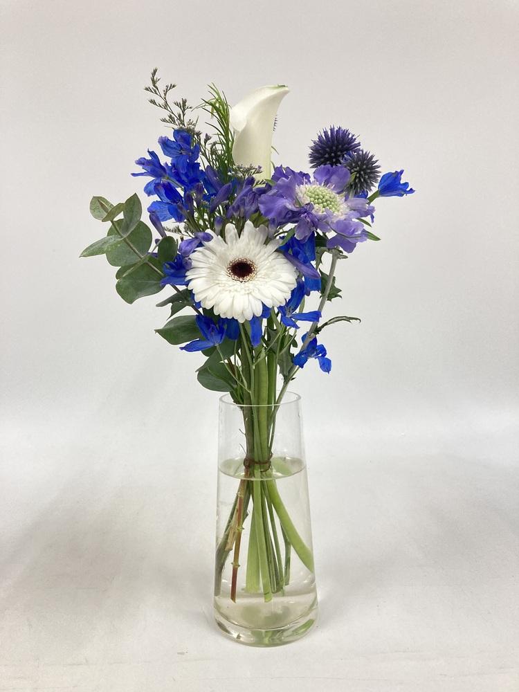 フローリストにおまかせ 季節の花束 S - ブルー -