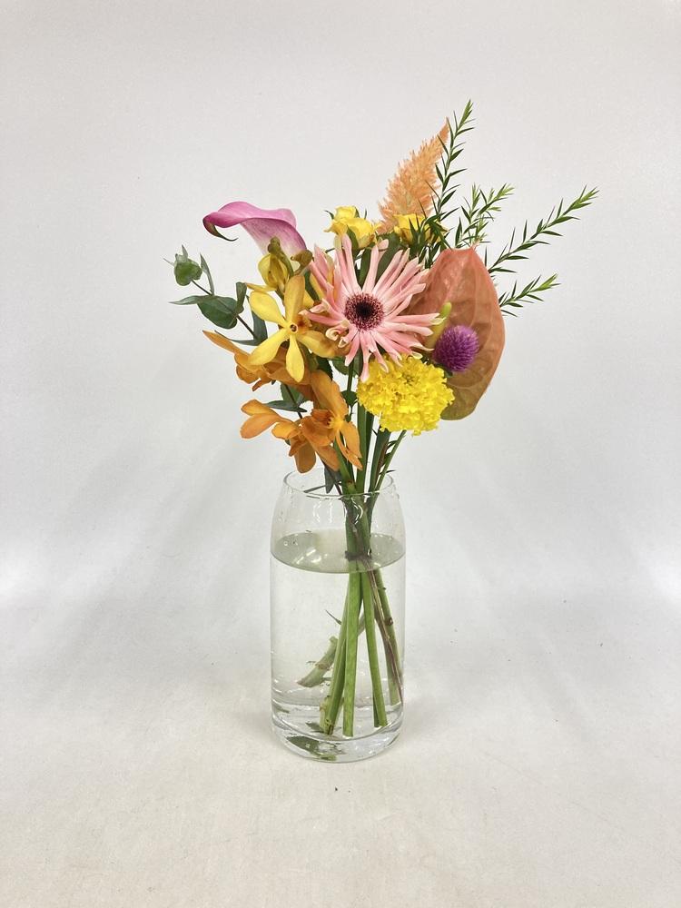 フローリストにおまかせ 季節の花束 S - ミックス -