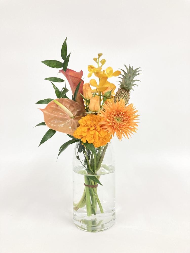 フローリストにおまかせ 季節の花束 S - オレンジ -