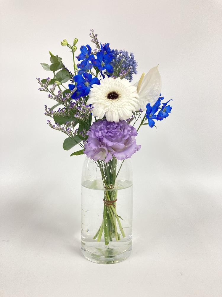 フローリストにおまかせ 季節の花束 S - ブルー -
