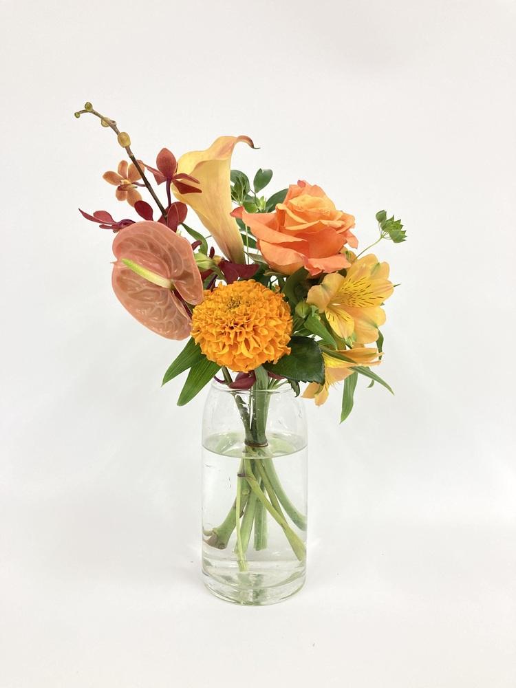 フローリストにおまかせ 季節の花束 S - オレンジ -