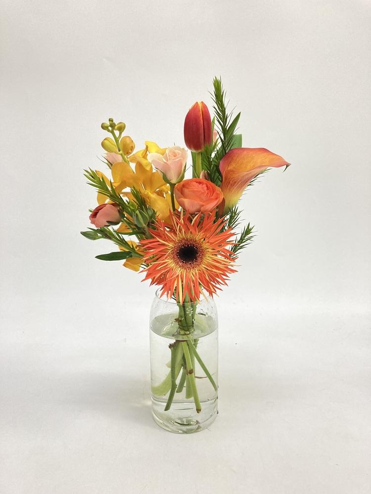 フローリストにおまかせ 季節の花束 S - オレンジ -